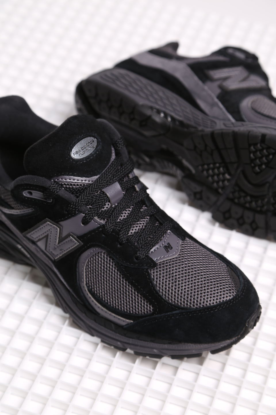 New Balance 2002R - Black Grey