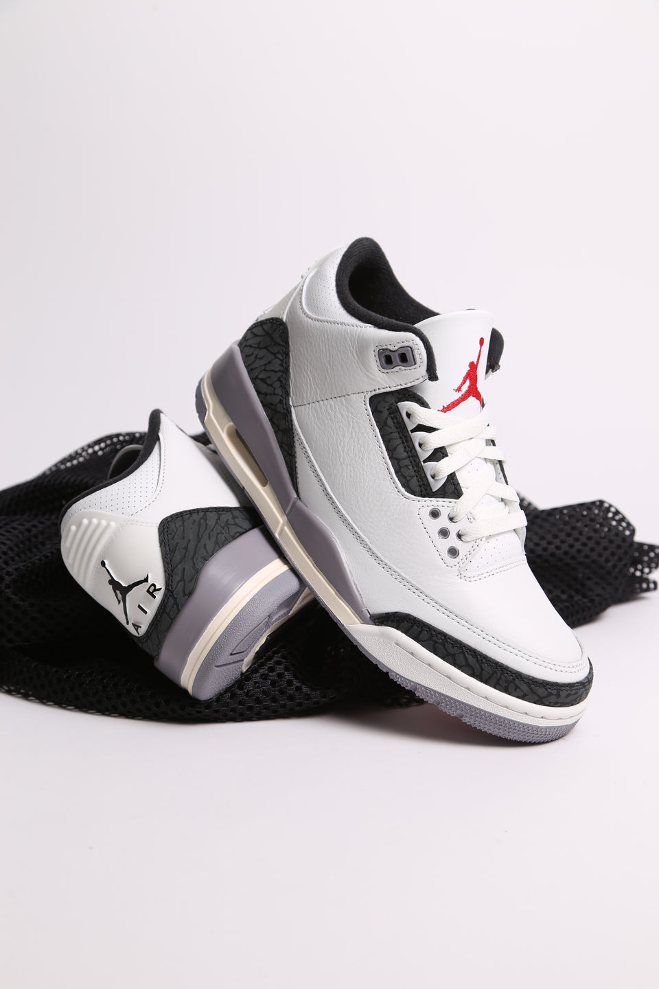 Air Jordan 3 Retro - Cement Grey