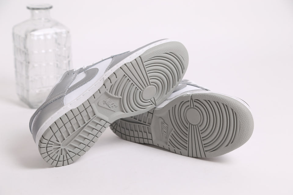 Nike Dunk Low Women's - Metallic Silver