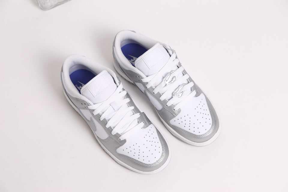 Nike Dunk Low Women's - Metallic Silver