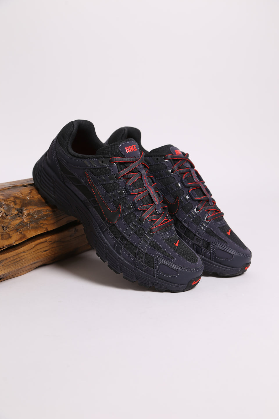 Nike P-6000 SE - Off-Noir Crimson
