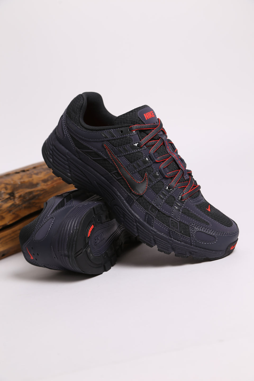 Nike P-6000 SE - Off-Noir Crimson
