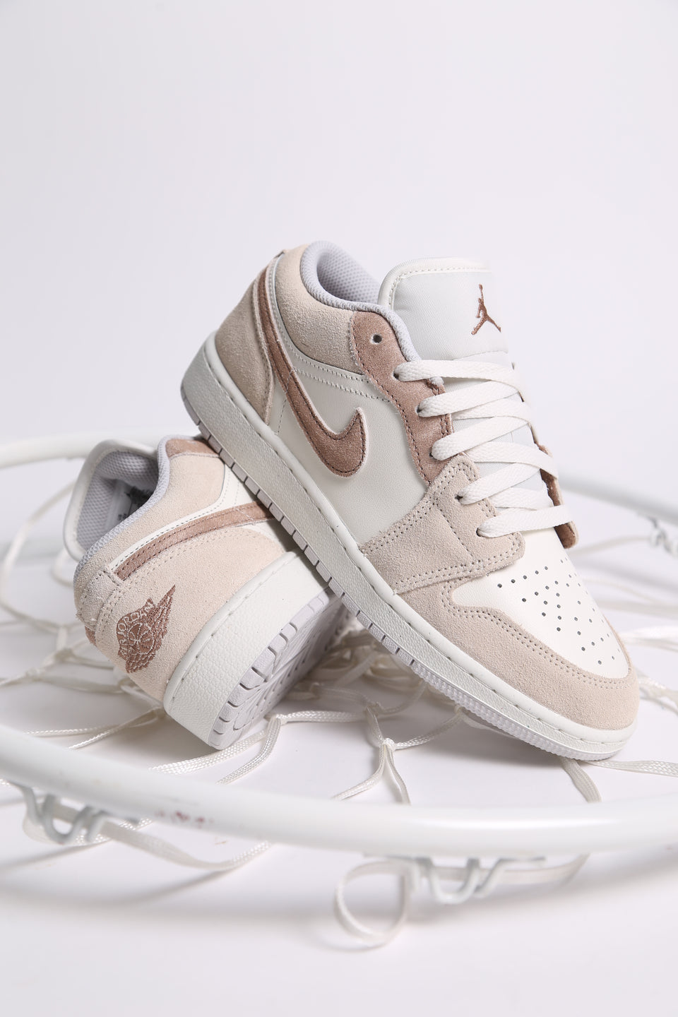 Air Jordan 1 Low SE GS (YOUTH) - Legend Light Brown