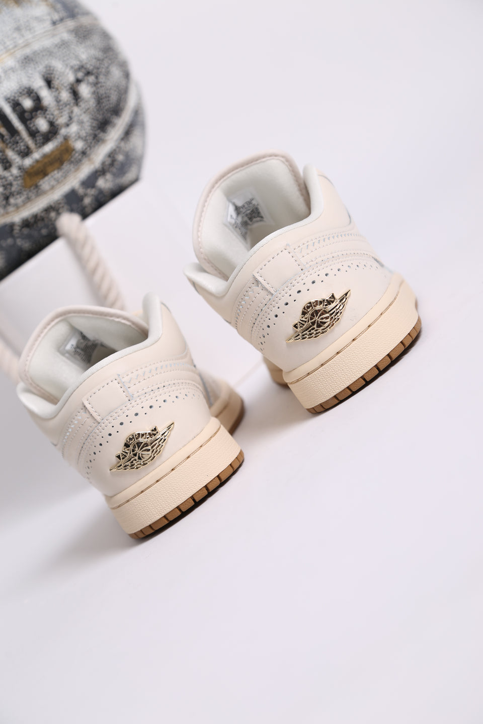 Air Jordan 1  Low SE Femme - Brogue