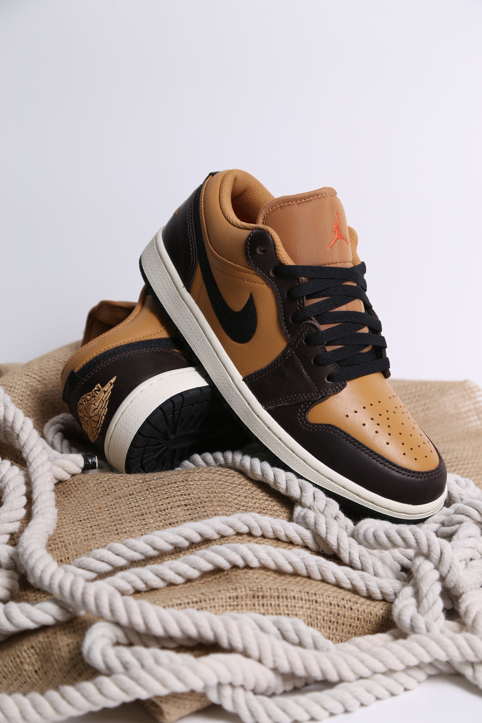 Air Jordan 1 Low SE "Flax" Baroque Brown