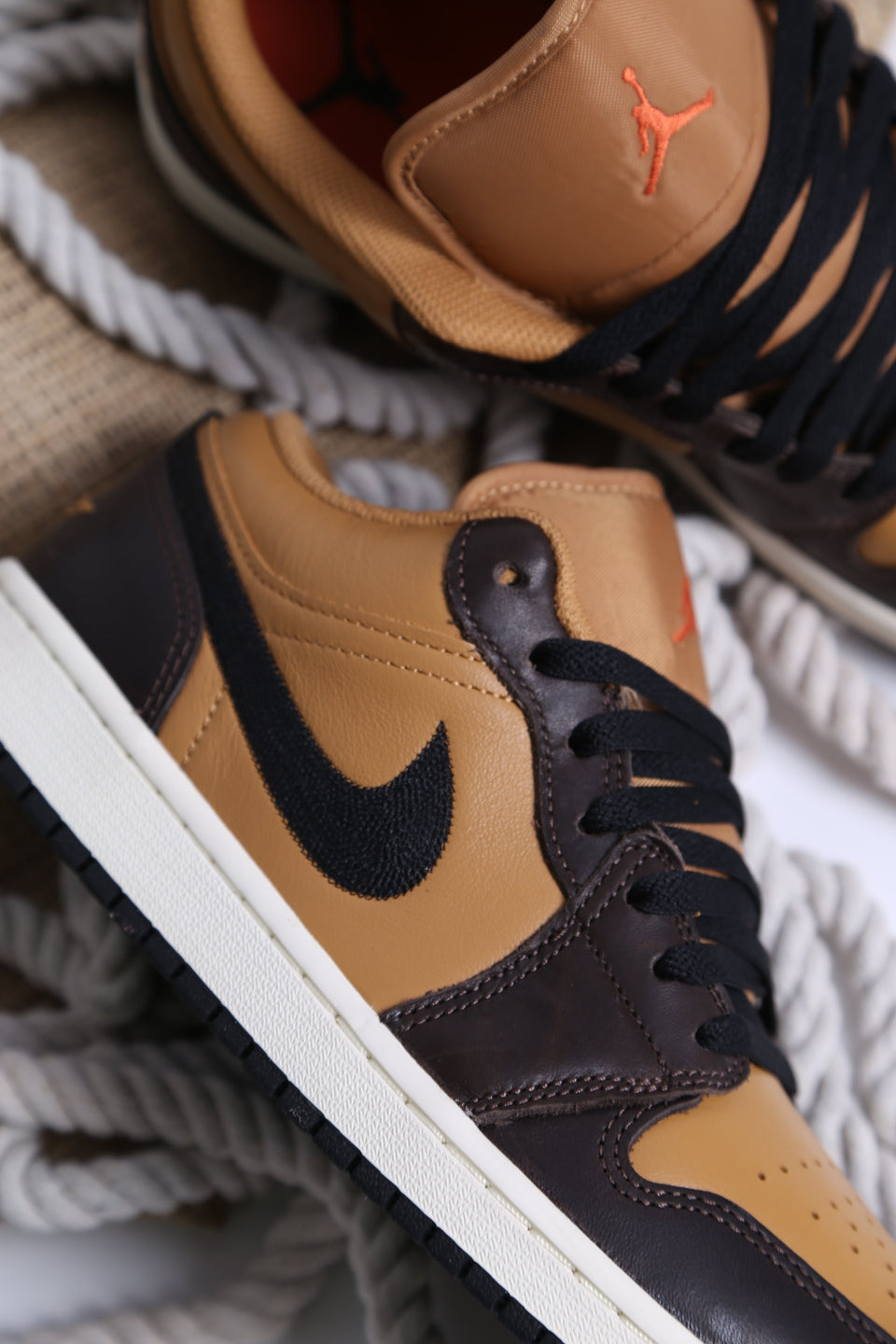 Air Jordan 1 Low SE "Flax" Baroque Brown