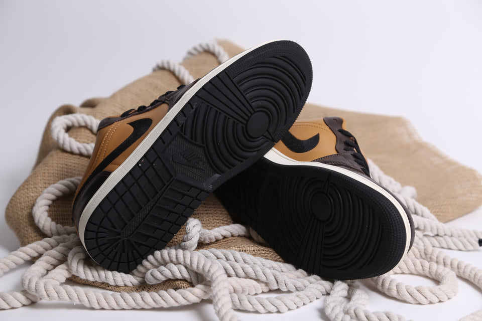 Air Jordan 1 Low SE "Flax" Baroque Brown