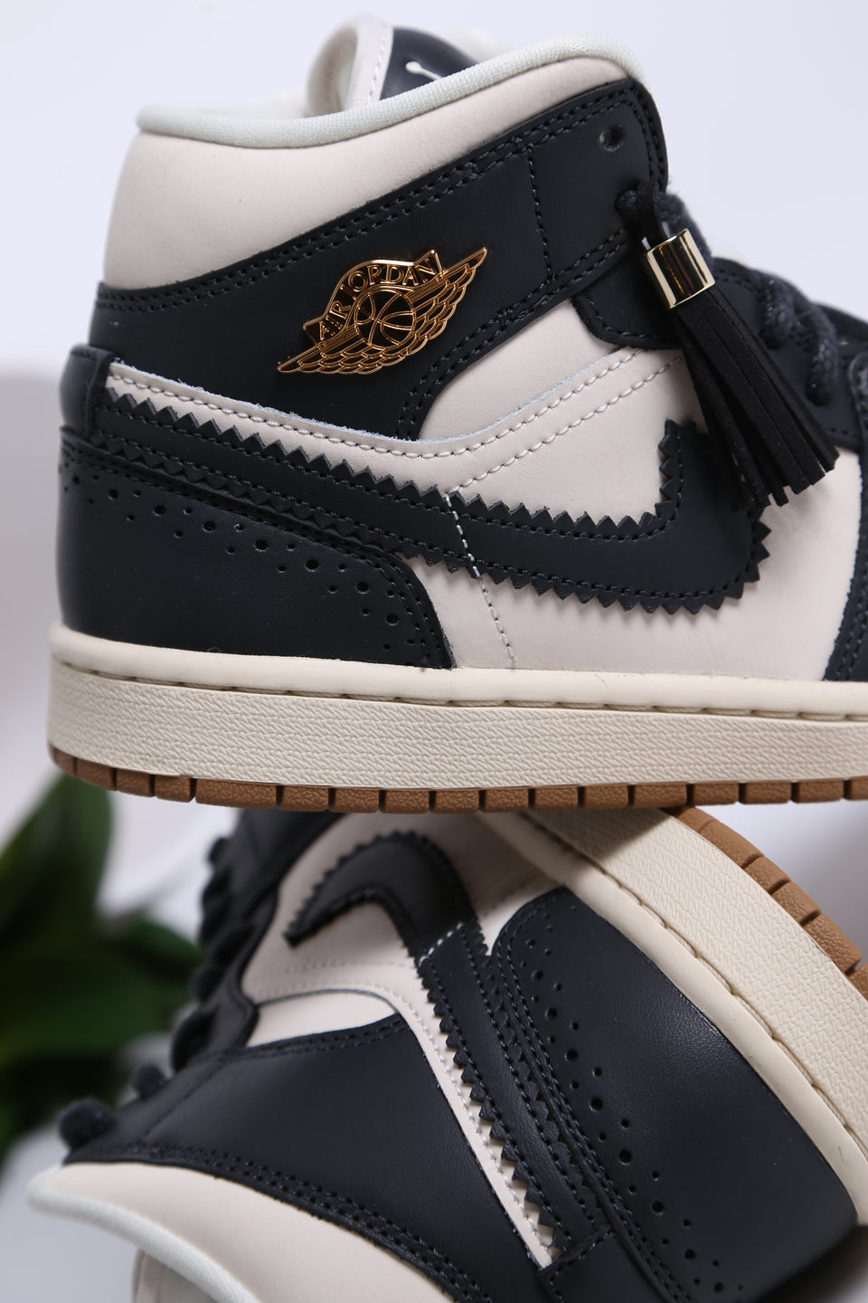 Air Jordan 1 Mid SE Wmns - Off Noir Chalk