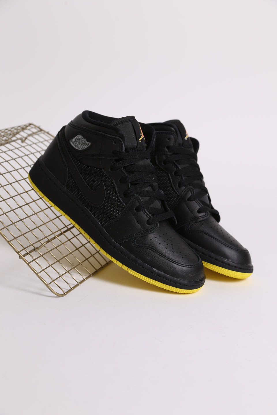Air Jordan 1 Mid SE GS - Black Opti Yellow