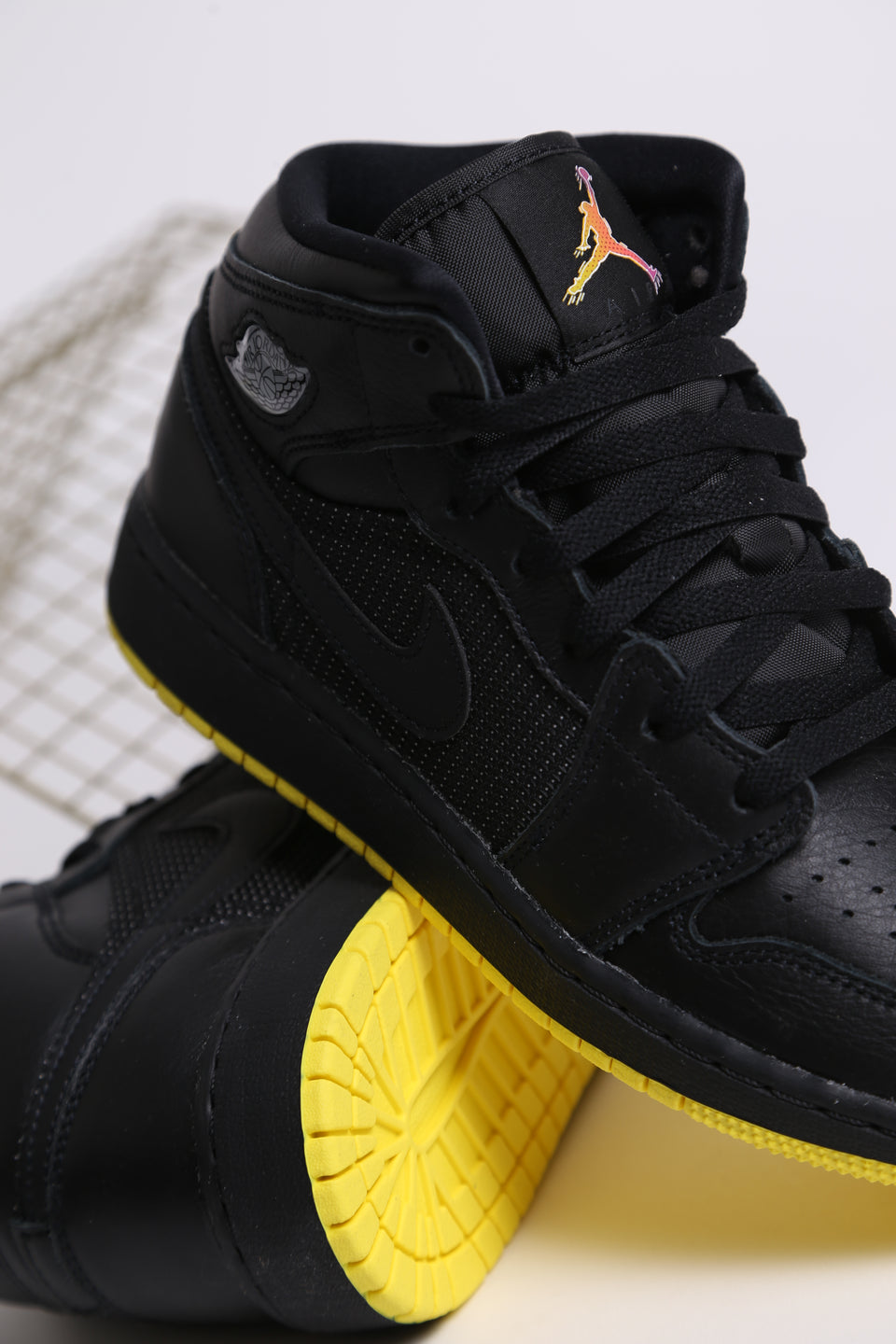 Air Jordan 1 Mid SE GS - Black Opti Yellow