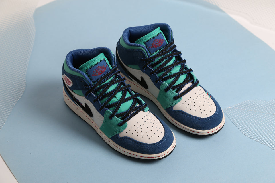 Air Jordan 1 Mid SE GS - Chalk True Blue