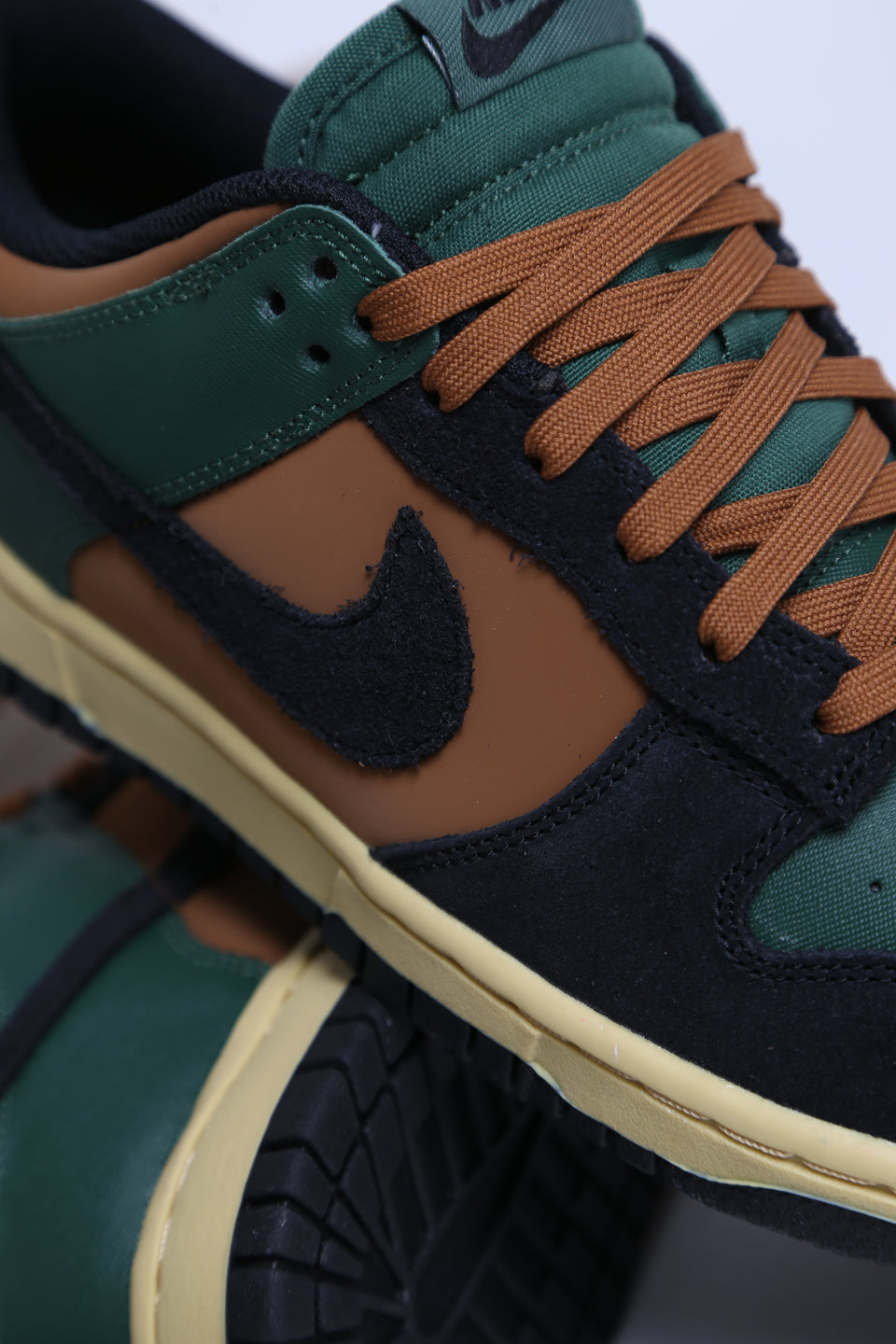 Nike Dunk Low Retro - Beef And Broccoli