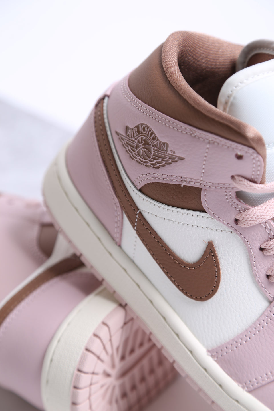 Air Jordan 1 Mid wmns - Pink Oxford Archaeo Brown Sail