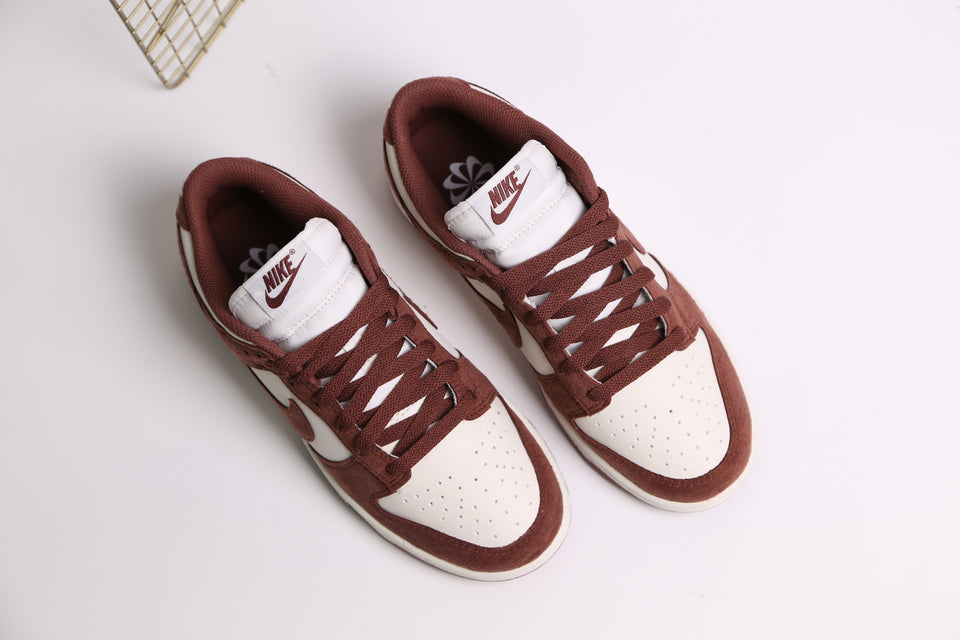 Nike Dunk Low WMNS - Red Sepia