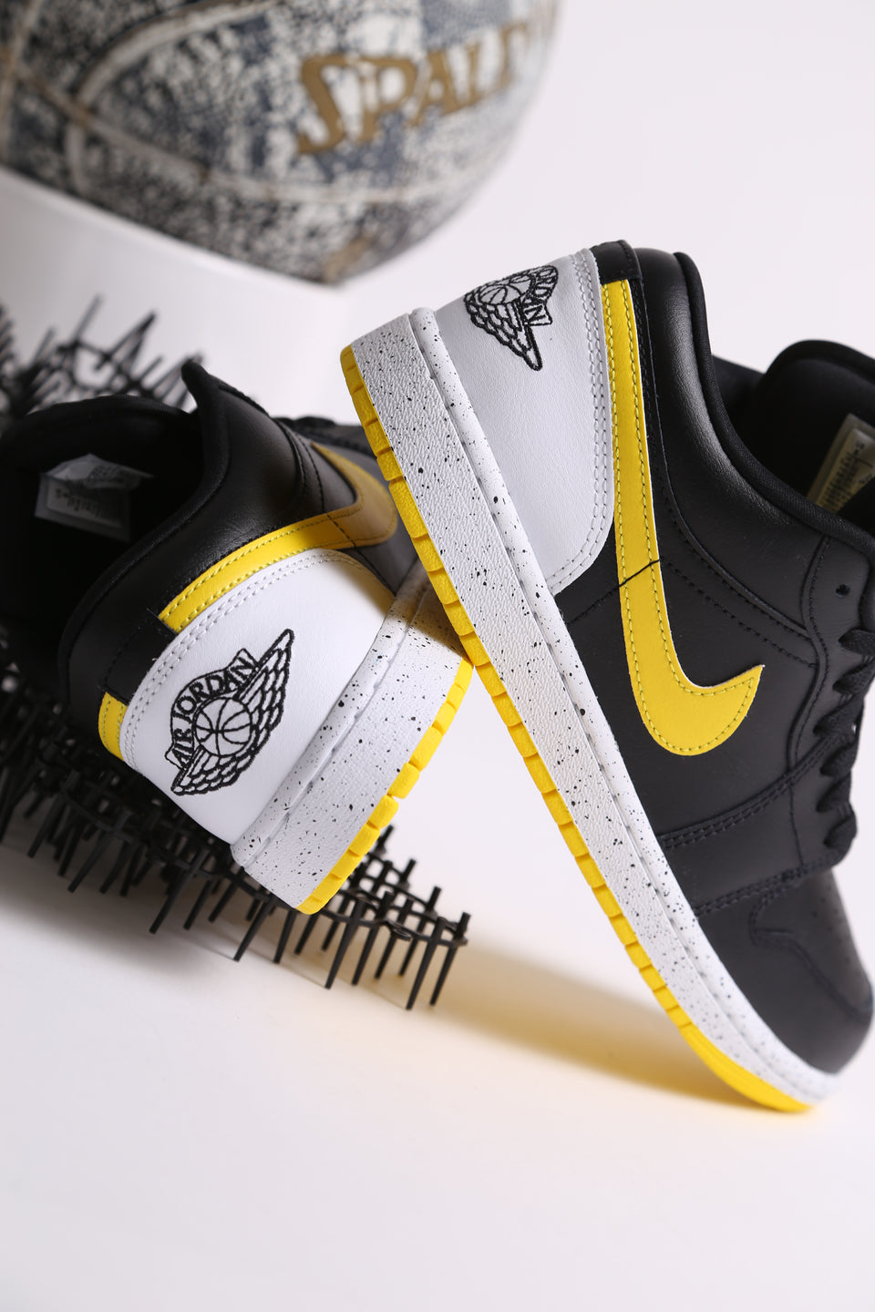 Air Jordan 1 Low SE - Tour Yellow