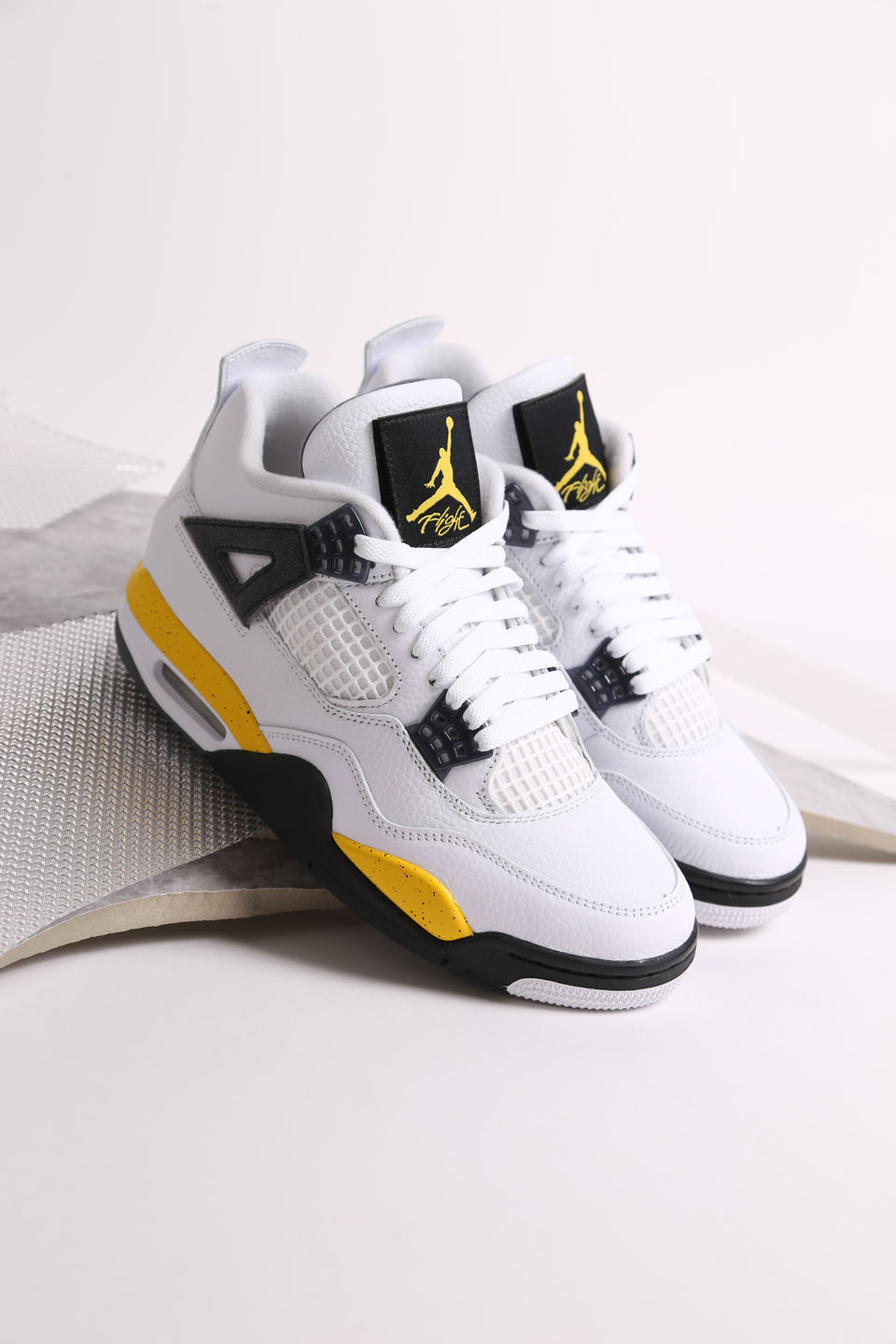 Air Jordan 4 Retro - Tour Yellow