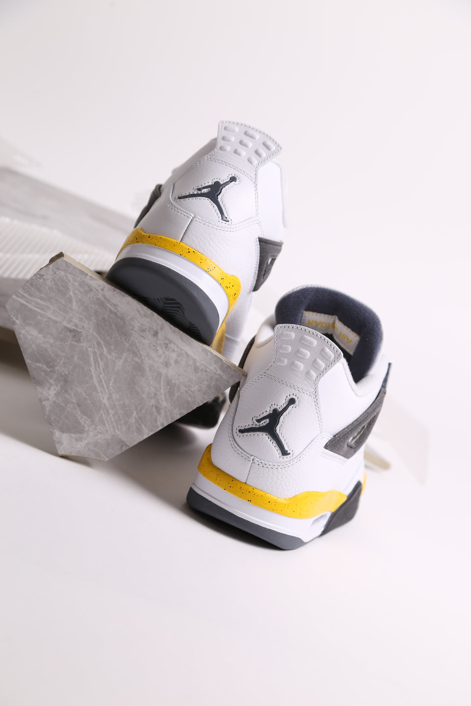 Air Jordan 4 Retro - Tour Yellow