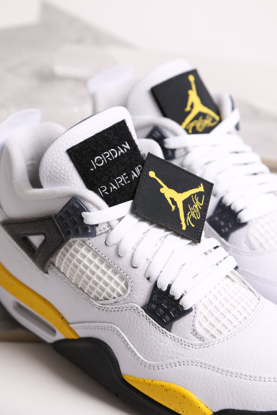 Air Jordan 4 Retro - Tour Yellow