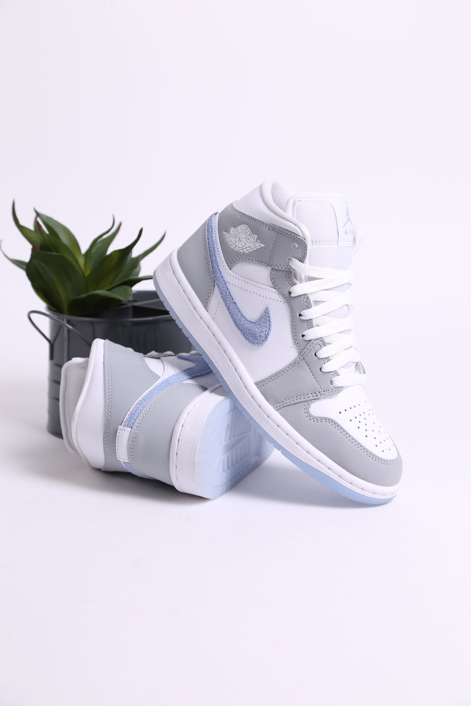 Air Jordan 1 Mid Wmns - Wolf Grey