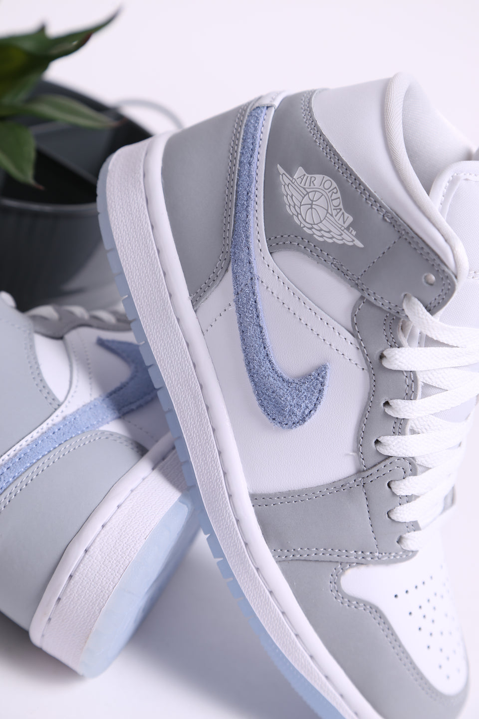 Air Jordan 1 Mid Wmns - Wolf Grey