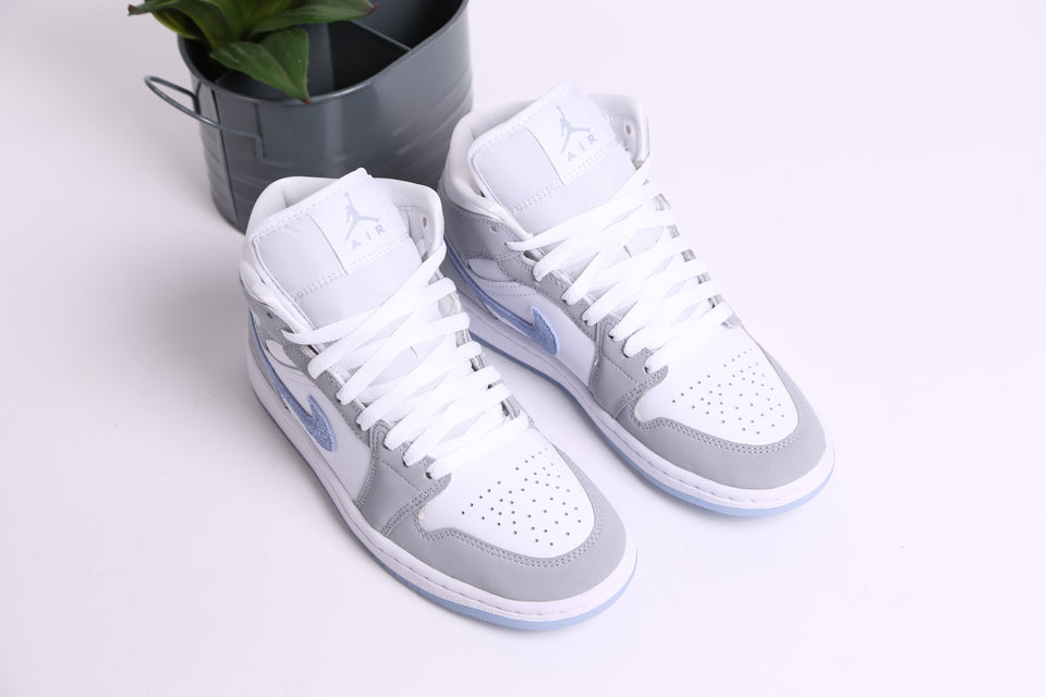 Air Jordan 1 Mid SE Women's - Off Noir Chalk