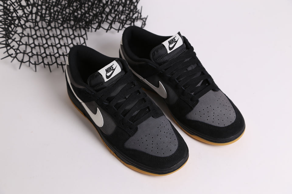 Nike Dunk Low Retro SE - Black Gum