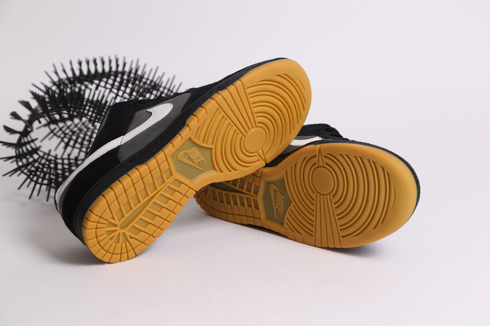 Nike Dunk Low Retro SE - Black Gum