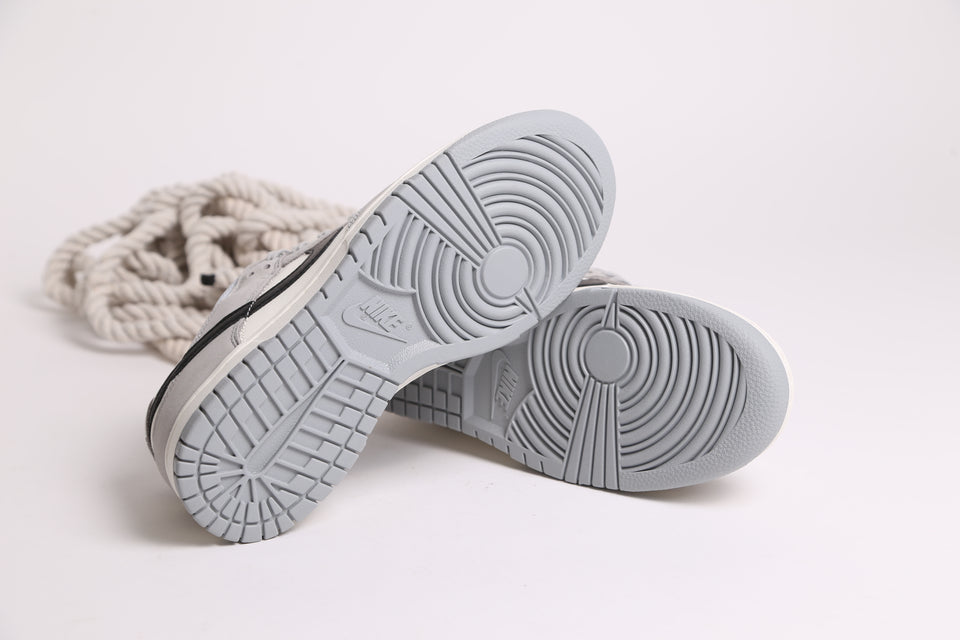 Nike Dunk Low - Black Wolf Grey