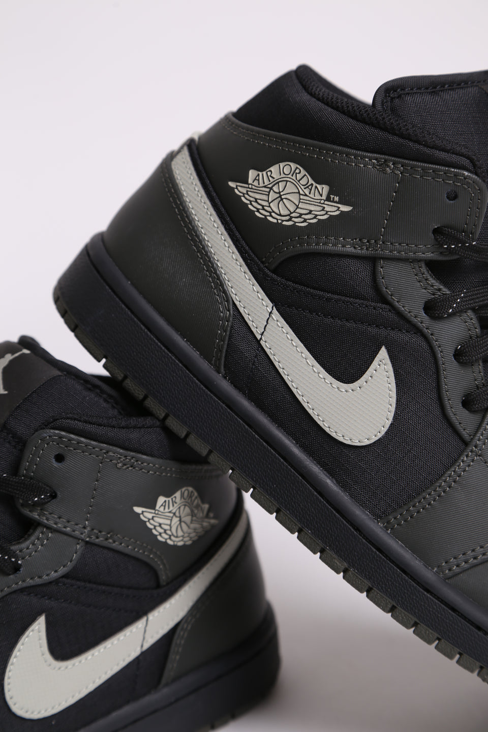 Air Jordan 1 Mid SE - Elephant Print