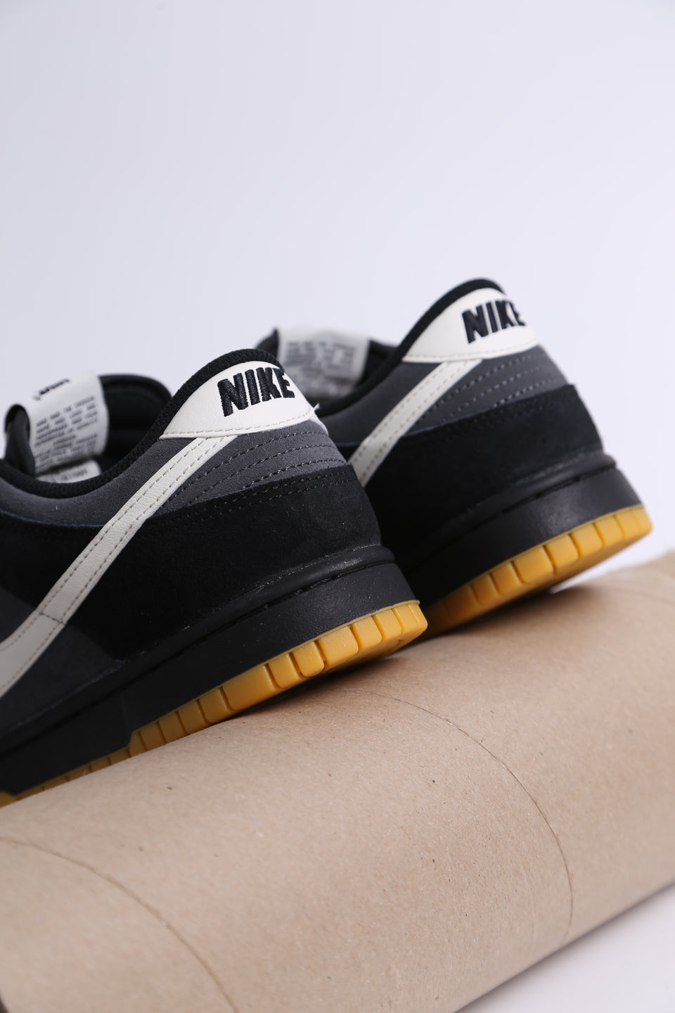 Nike Dunk Low Retro SE - Black Grey Gum