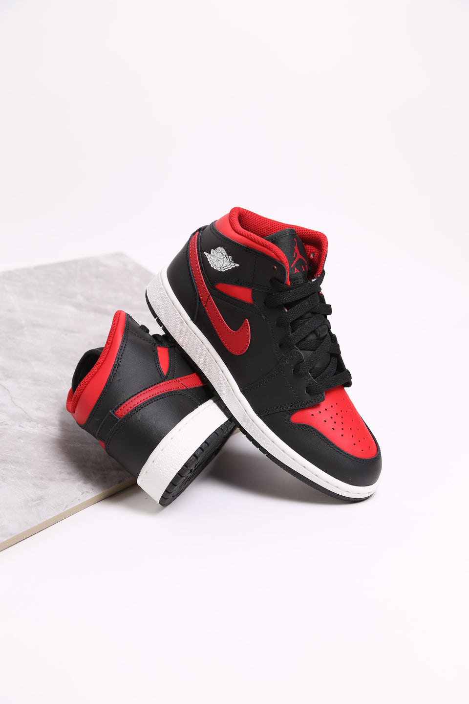 Air Jordan 1 Mid Youth ''Bred Twist''