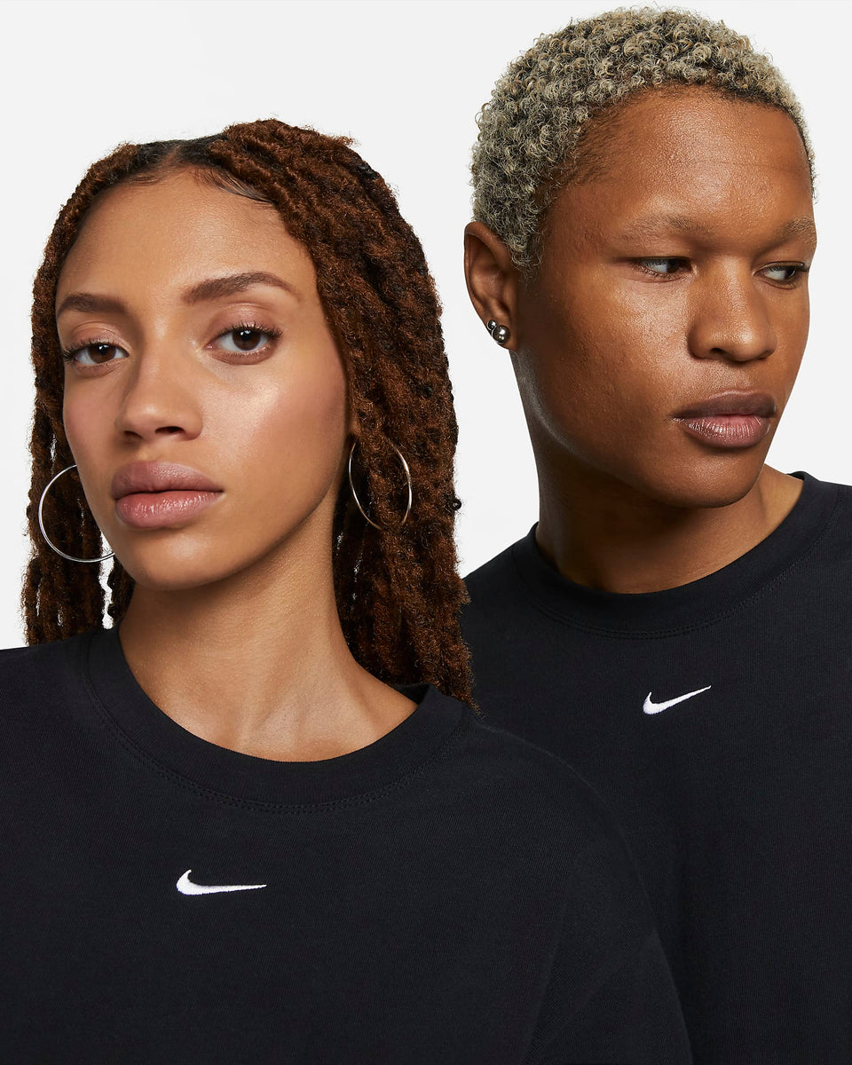 Nike Women's Sportswear Essential Boxy Tee - Noir