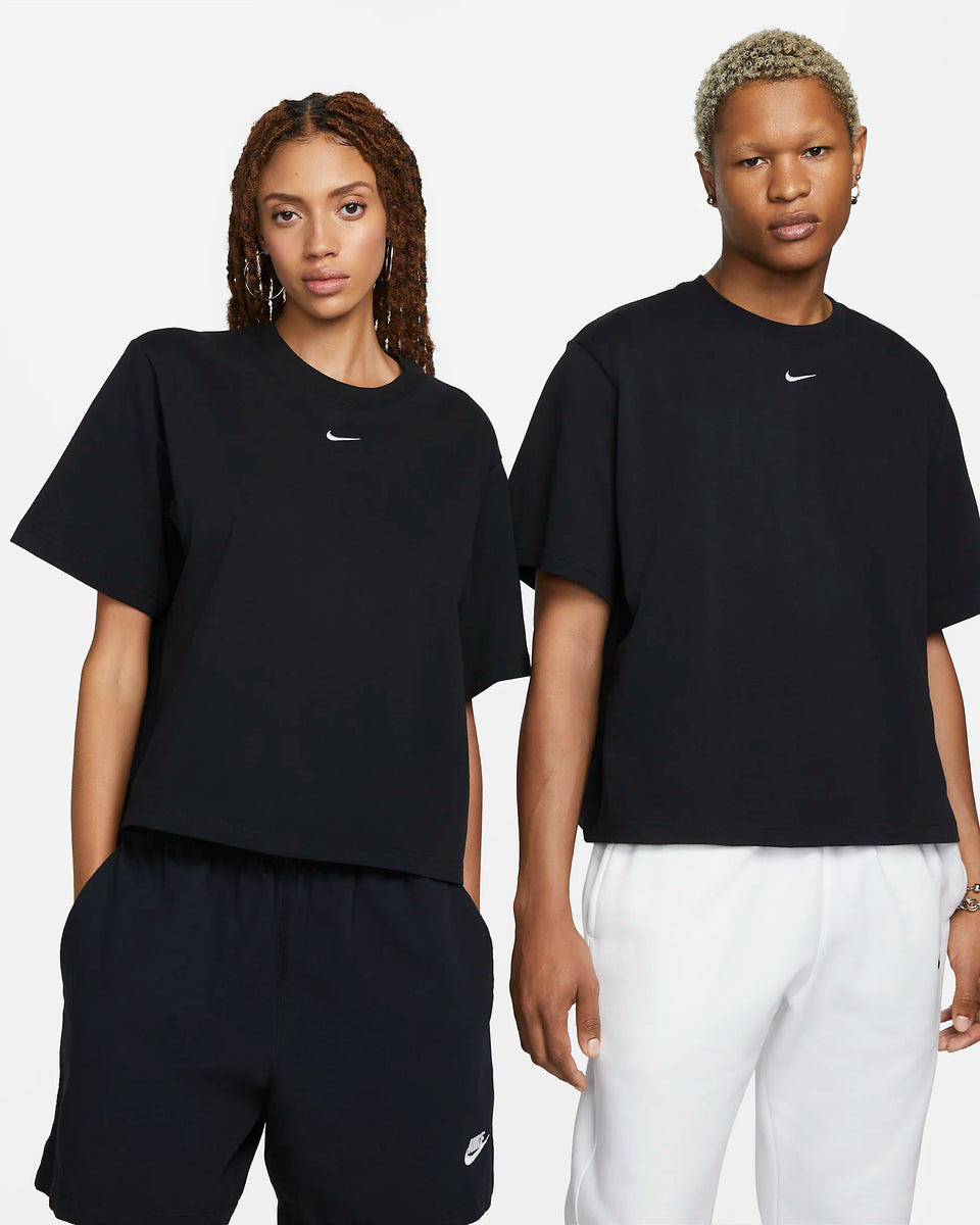 Nike Women's Sportswear Essential Boxy Tee - Noir