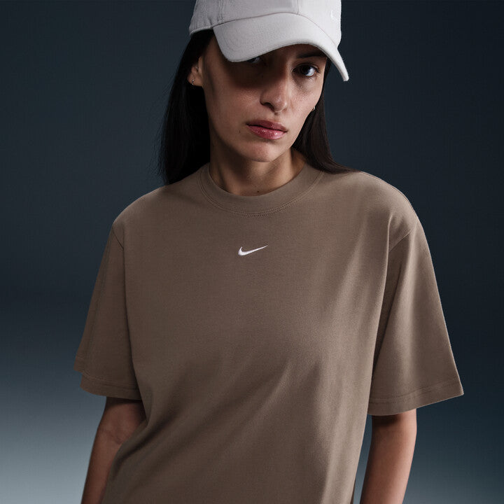 Nike Women's Sportswear Essential Boxy T-Shirt - Brun